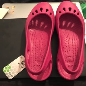 Crocs~ Brand New Crocs Slingback. (Pink) Size 11W
